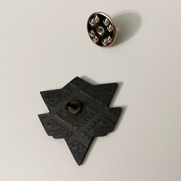 Lake Louise Skiing Lapel Hat Pin Canadian Rockies - Picture 5 of 7